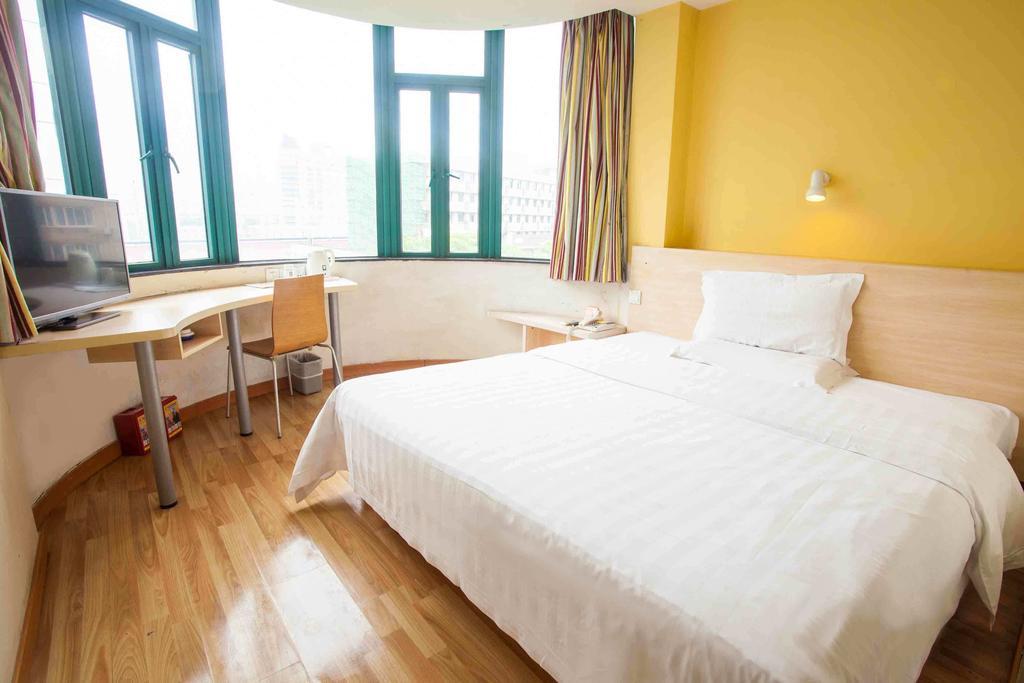 Hotel 7days Xinzhuang Subway Station Longzhimeng Plaza 2*